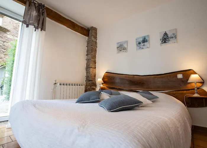 בית הארחה Le Pailler D'hotes Restaurant Piscine & Verrieres (Aveyron)