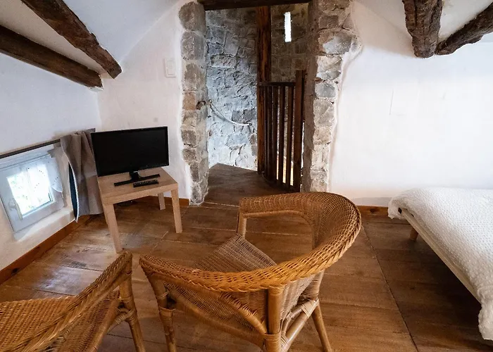 Le Pailler D'hotes Restaurant Piscine & 3* Verrieres (Aveyron)