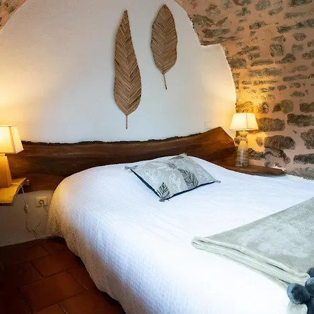 Le Pailler D'hotes Restaurant Piscine & Konukevi Verrieres (Aveyron)