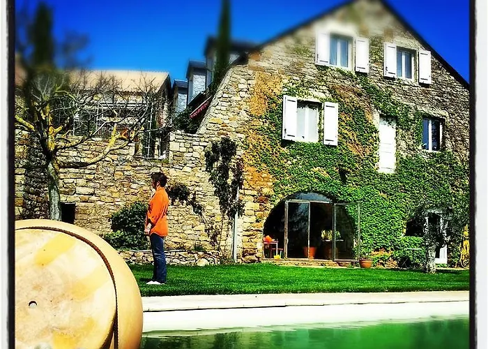 Le Pailler D'hotes Restaurant Piscine & Verrieres (Aveyron)