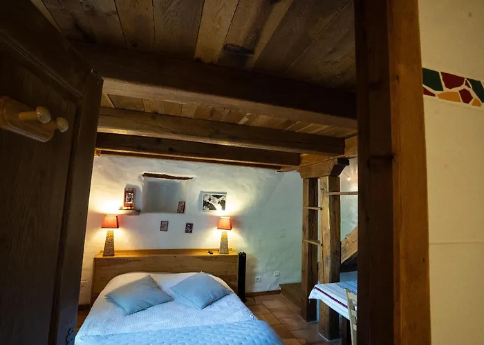 Le Pailler D'hotes Restaurant Piscine & Penzion