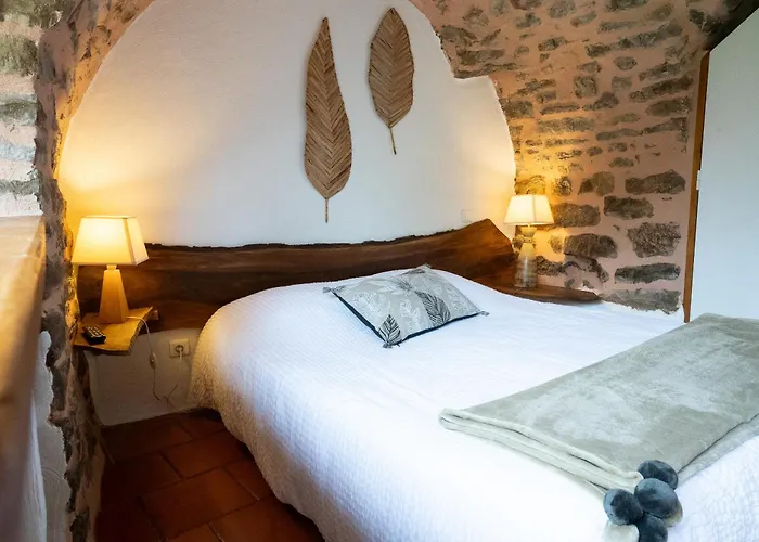 Le Pailler D'hotes Restaurant Piscine & Penzion Verrieres (Aveyron)