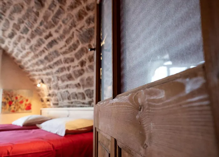 Le Pailler D'hotes Restaurant Piscine & Penzion Verrieres (Aveyron)