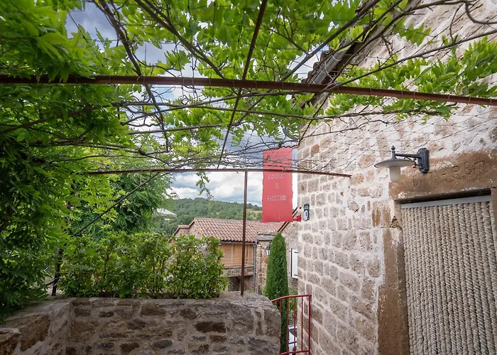 Le Pailler D'hotes Restaurant Piscine & 3* Verrieres (Aveyron)